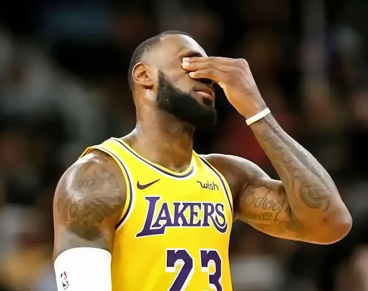 斯图加特迎NBA季后赛关键赛；清晨扳平良机；赛场秩序良好；心理建设被强调